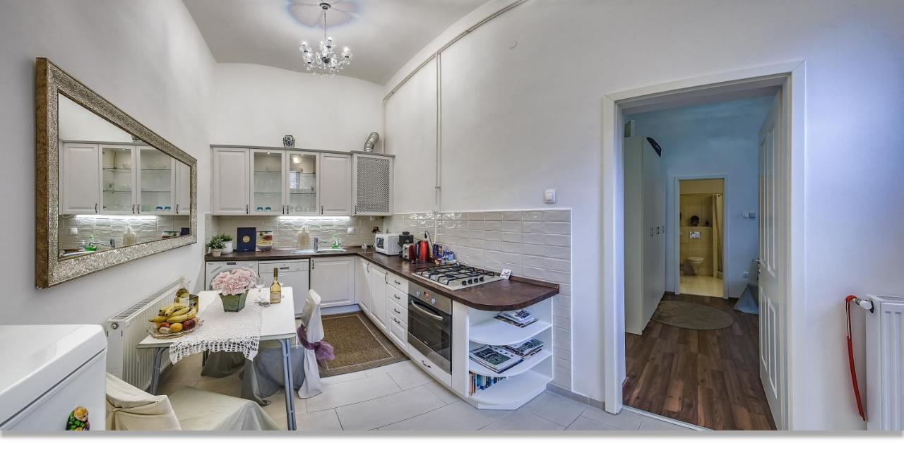 Julia'S Home Budapest Luaran gambar