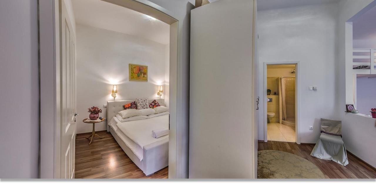 Julia'S Home Budapest Luaran gambar