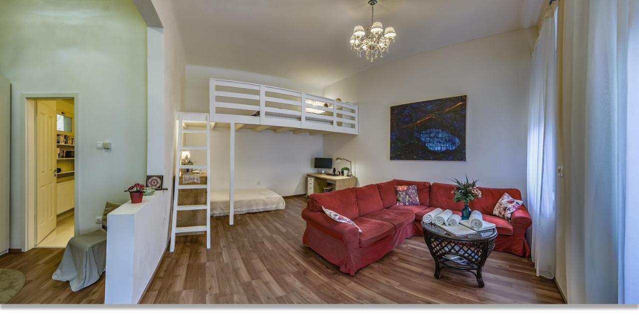 Julia'S Home Budapest Luaran gambar